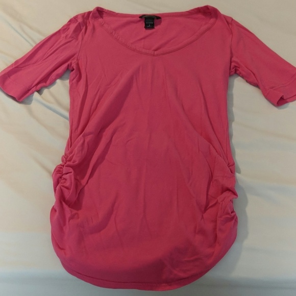 Bright pink top - Picture 1 of 3